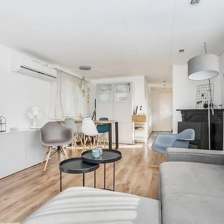 Moderne, Gezellige In Rustige Omgeving *